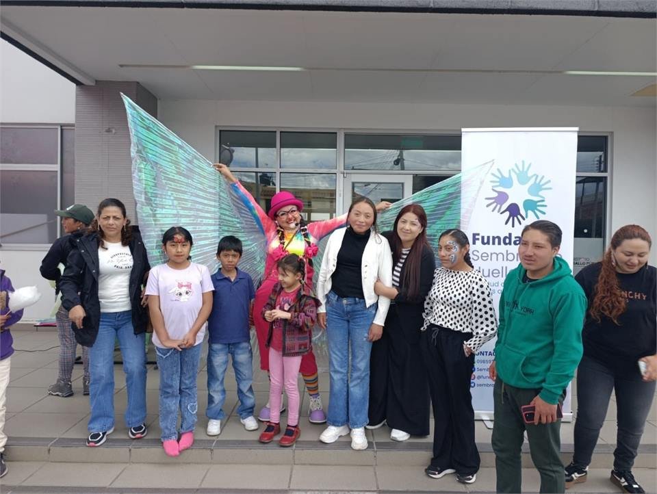 Actividad recreativa de la fundación con niños de la comunidad PKU
