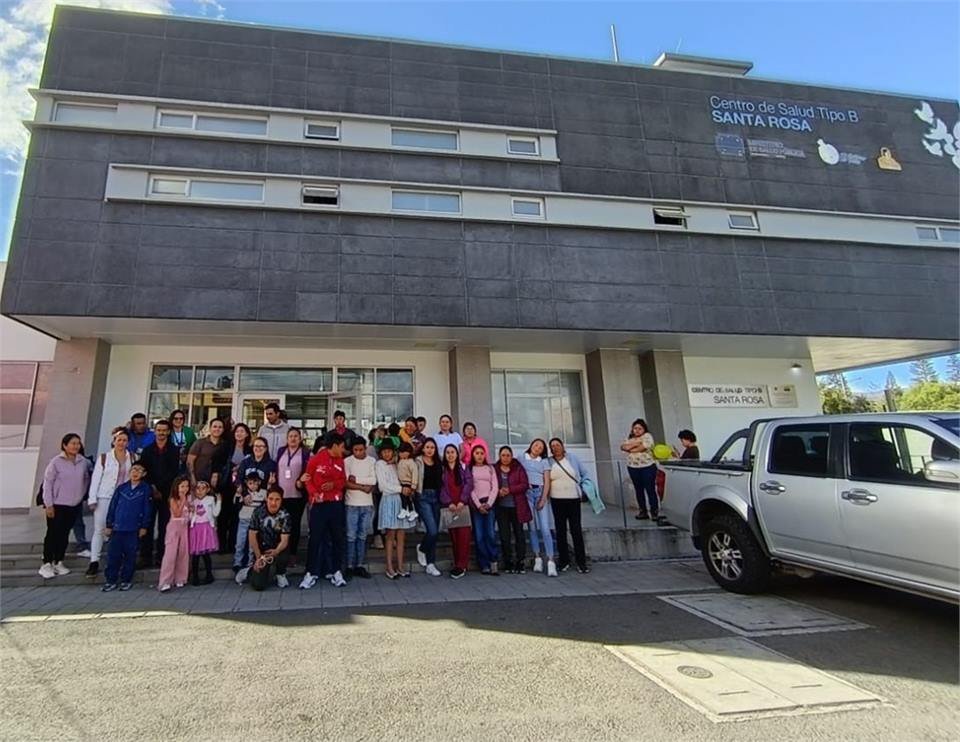 Jornada de salud comunitaria frente al centro de salud